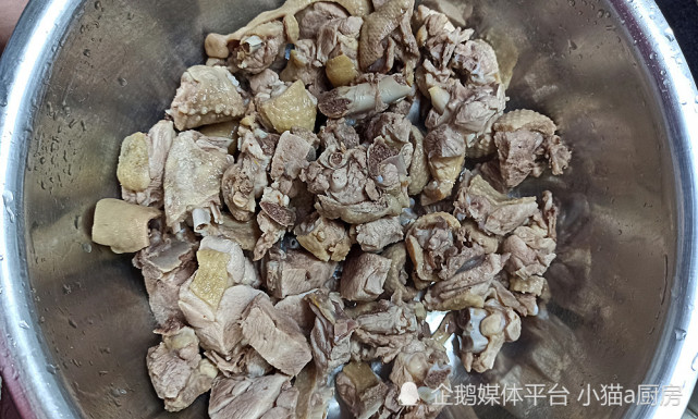 秋天需要进补，这道“老鸭萝卜汤”最合适不过，很适合老人孩子(图8)