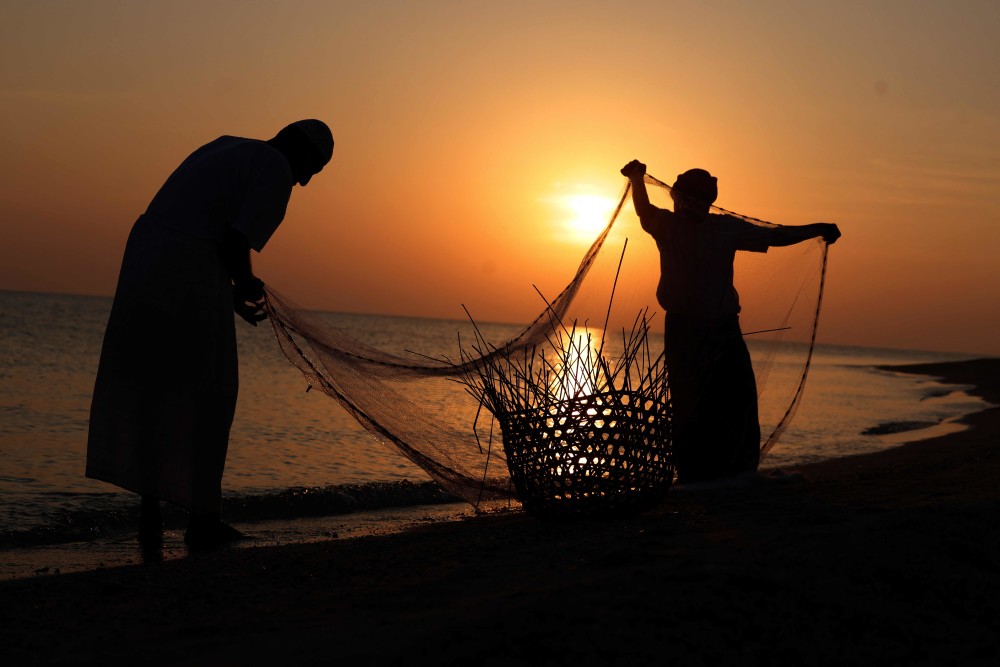 外代一线海边捕鱼