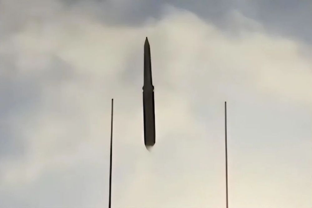 鹰击21是目前已知解放军海军装备的最先进的高超音速反舰弹道导弹,也