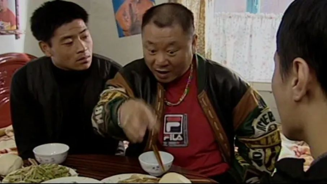 在许多年轻人还不知fila为何物的年代,彪哥俨然已经走在了时代的浪头.