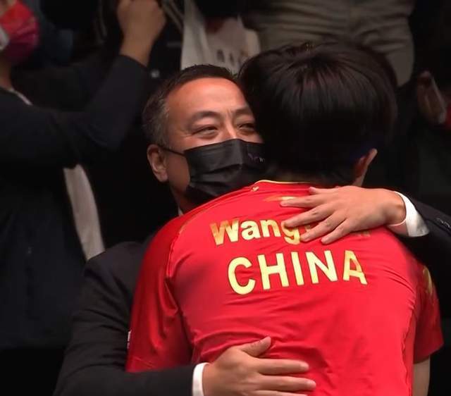 张本智和返回日本接受采访，在中国的谦逊态度完全不在，球迷气愤