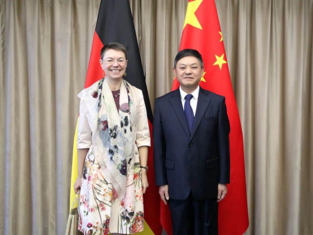 生态环境部部长黄润秋会见德国驻华大使傅融_腾讯新闻