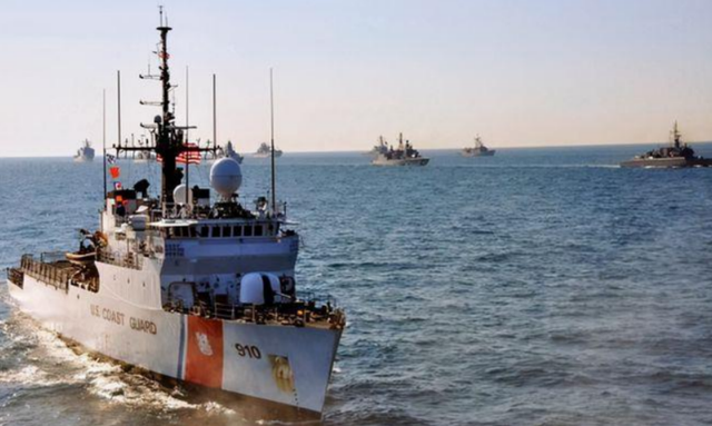 中美海上“对峙”，美媒曝中方渔船冲撞美舰，美考虑采取制裁报复