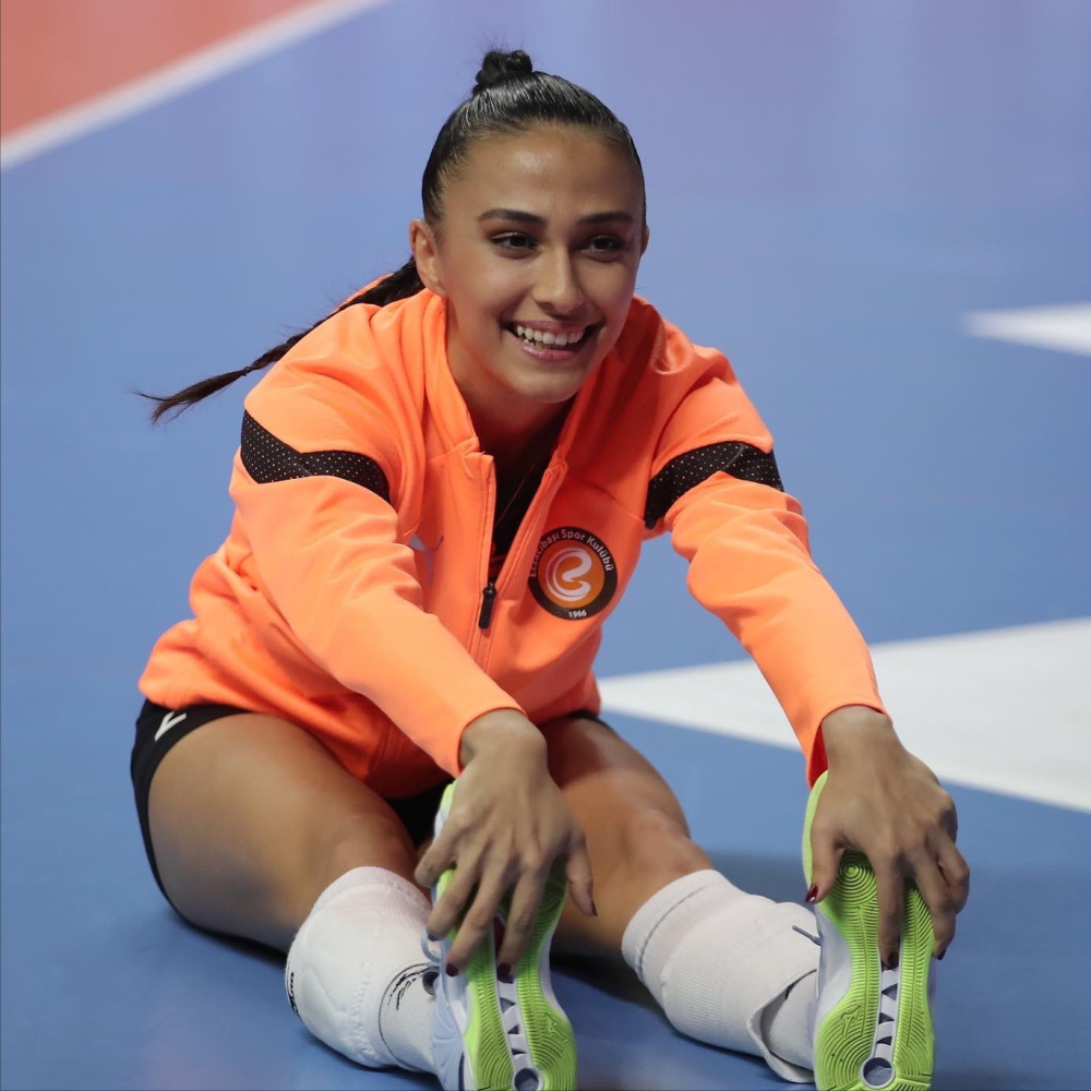 意外18岁女排天才少女仅得6分俄罗斯王一梅10分迎开门红