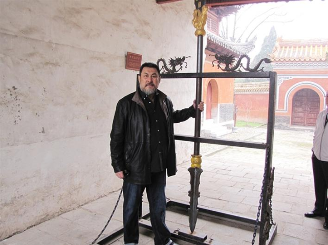 大家脑海中首先浮现的就是"美髯飘飘,威风凛凛,手持青龙偃月刀"