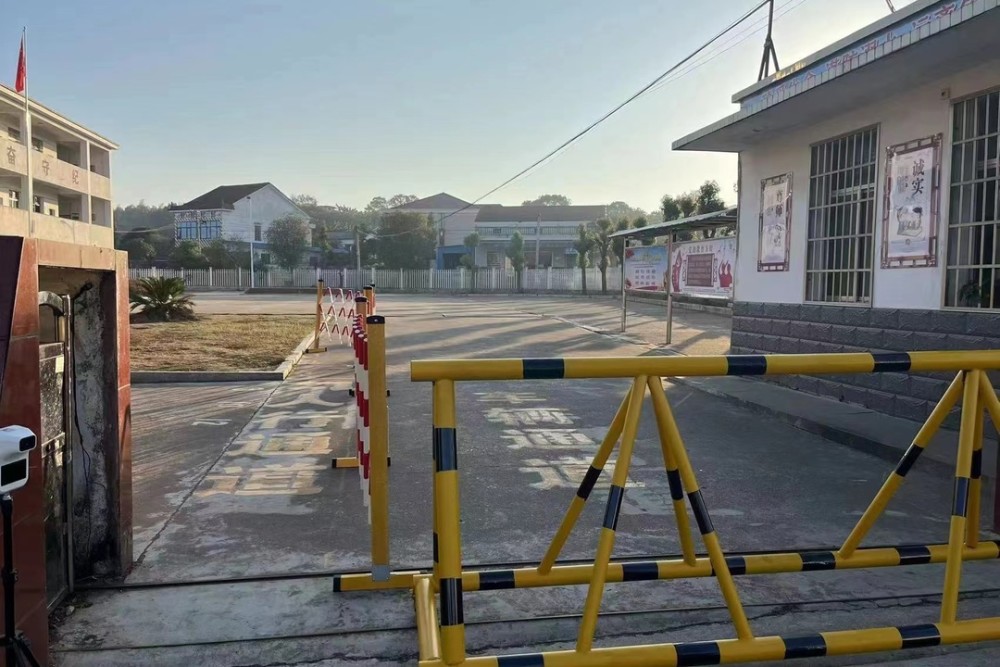 "人车分流",守护安全 汨罗这两个学校做法值得点赞_腾讯新闻