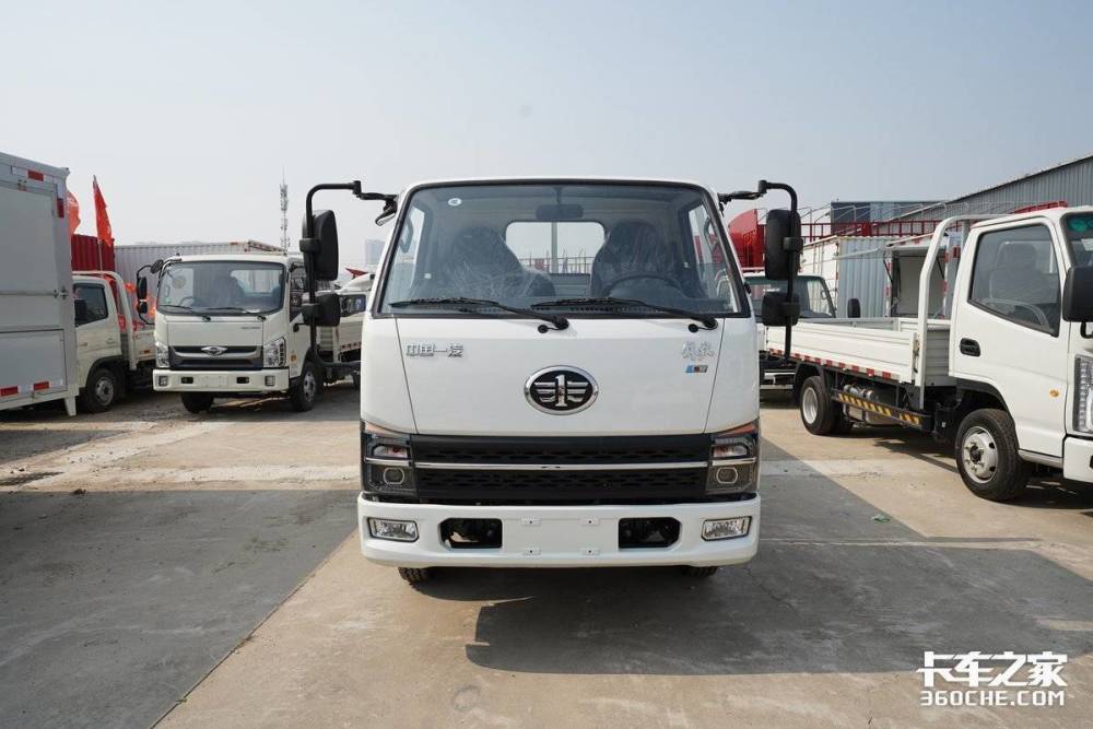 25l发动机可选8挡箱能下地库一汽红塔霸铃v6轻卡配置真顶