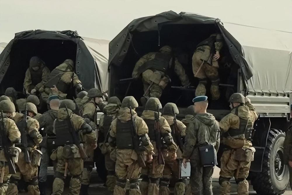 俄烏關鍵一戰正式打響，烏軍兵臨赫爾松城下，數萬俄軍緊急出動人教版八年級音樂教材