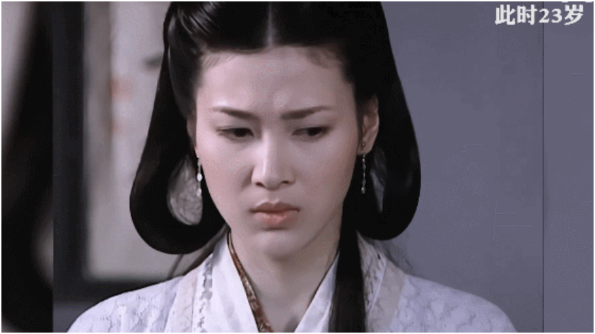 年轻时候的她,饰演过《亮剑》里的田雨,最经典的古装之一就是《隋唐