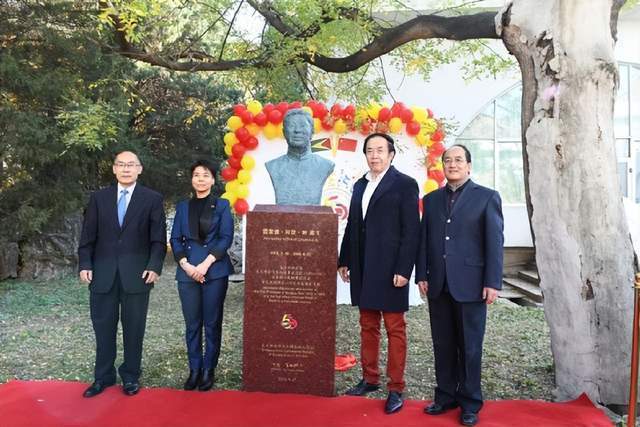 首先,圭亚那驻华大使周雅欣阁下致辞,她分享了雷蒙德·阿瑟·钟总统