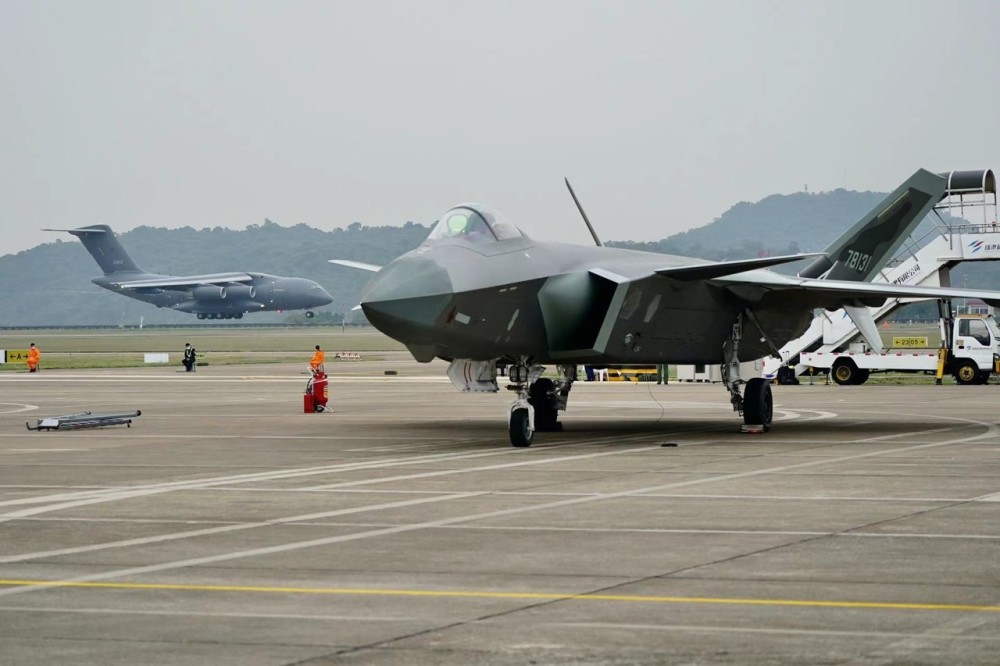 双20同框歼20首落珠海摄影曹楠岳书华