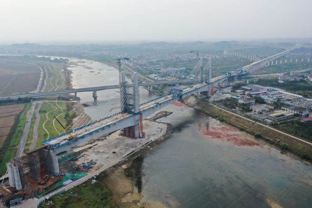 杭衢铁路常山江特大桥合龙