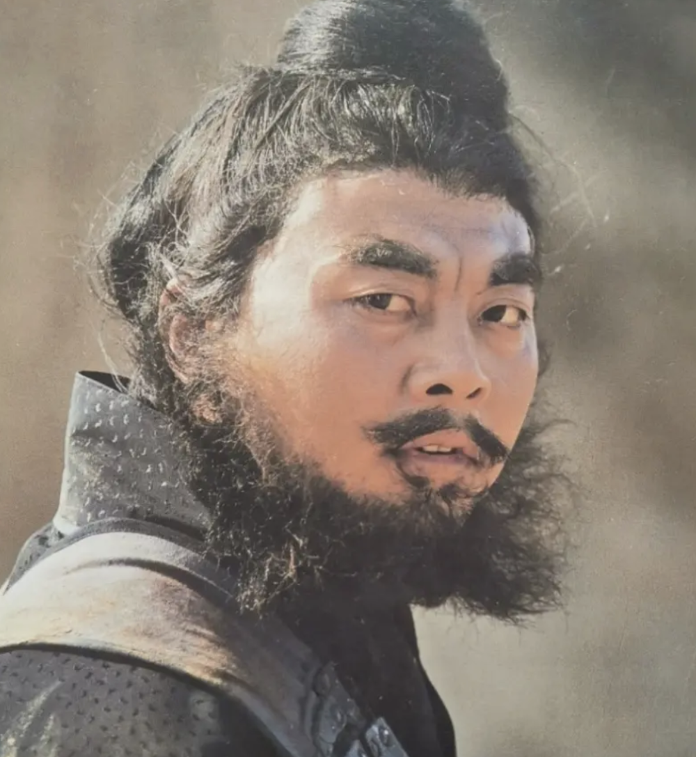 65岁"张飞"病重暴瘦,不知"关羽"心梗去世,刘关张戏外如兄弟