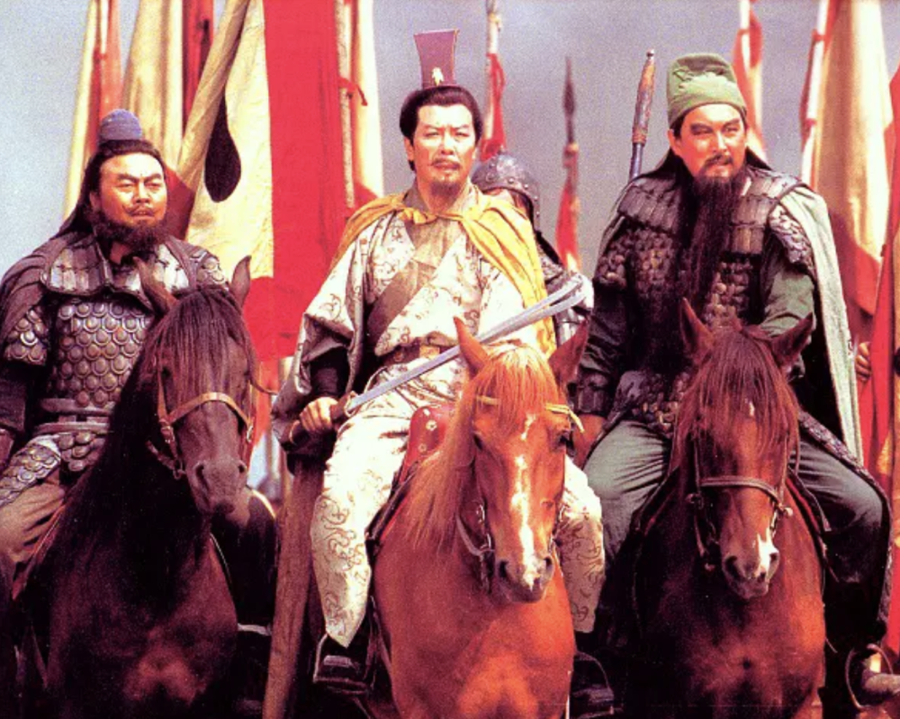 65岁"张飞"病重暴瘦,不知"关羽"心梗去世,刘关张戏外如兄弟