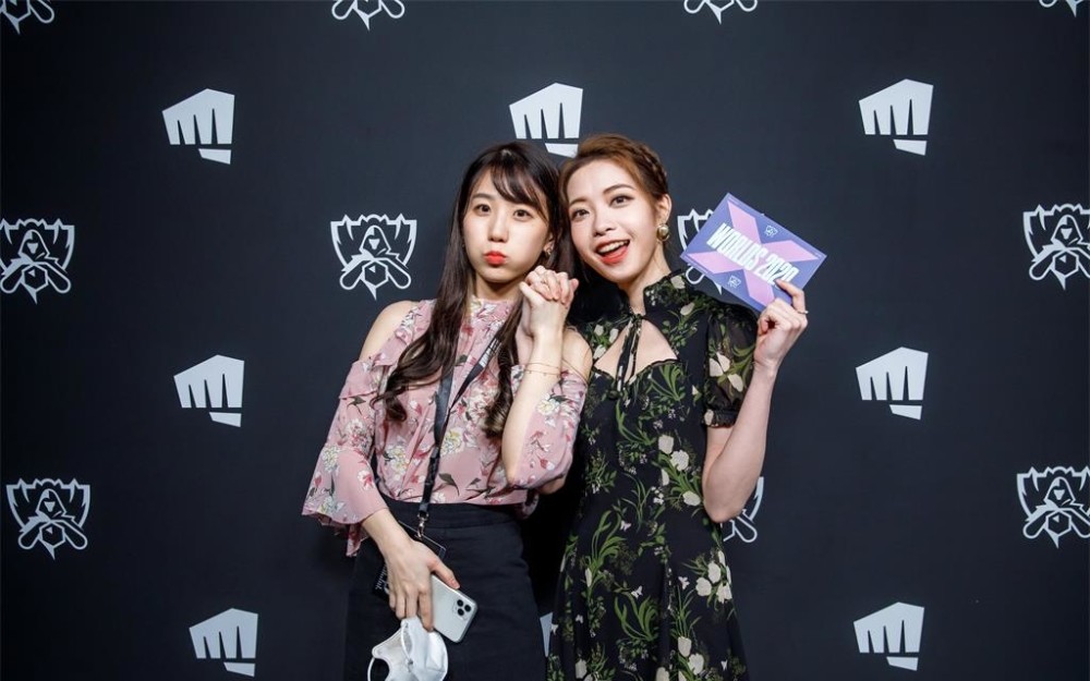 上单canna拉胯,有人指出这位选手太过浮躁,找了一个网红女朋友