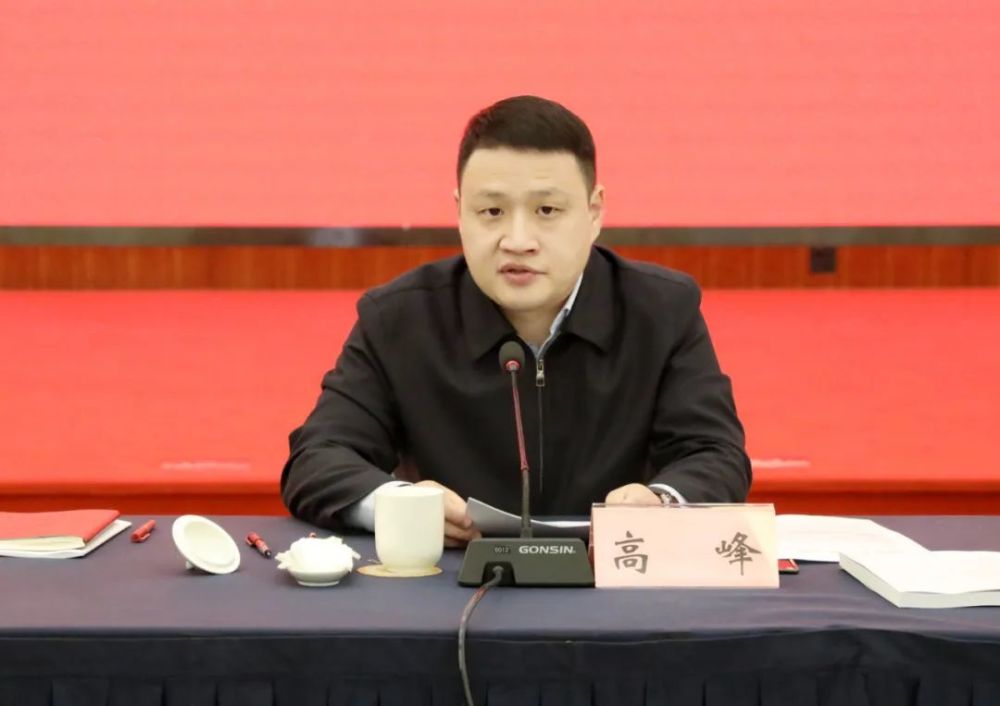 华,何军杰,吕良勇,张遵强,魏然,徐镜跃分别结合学习体会作了交流发言