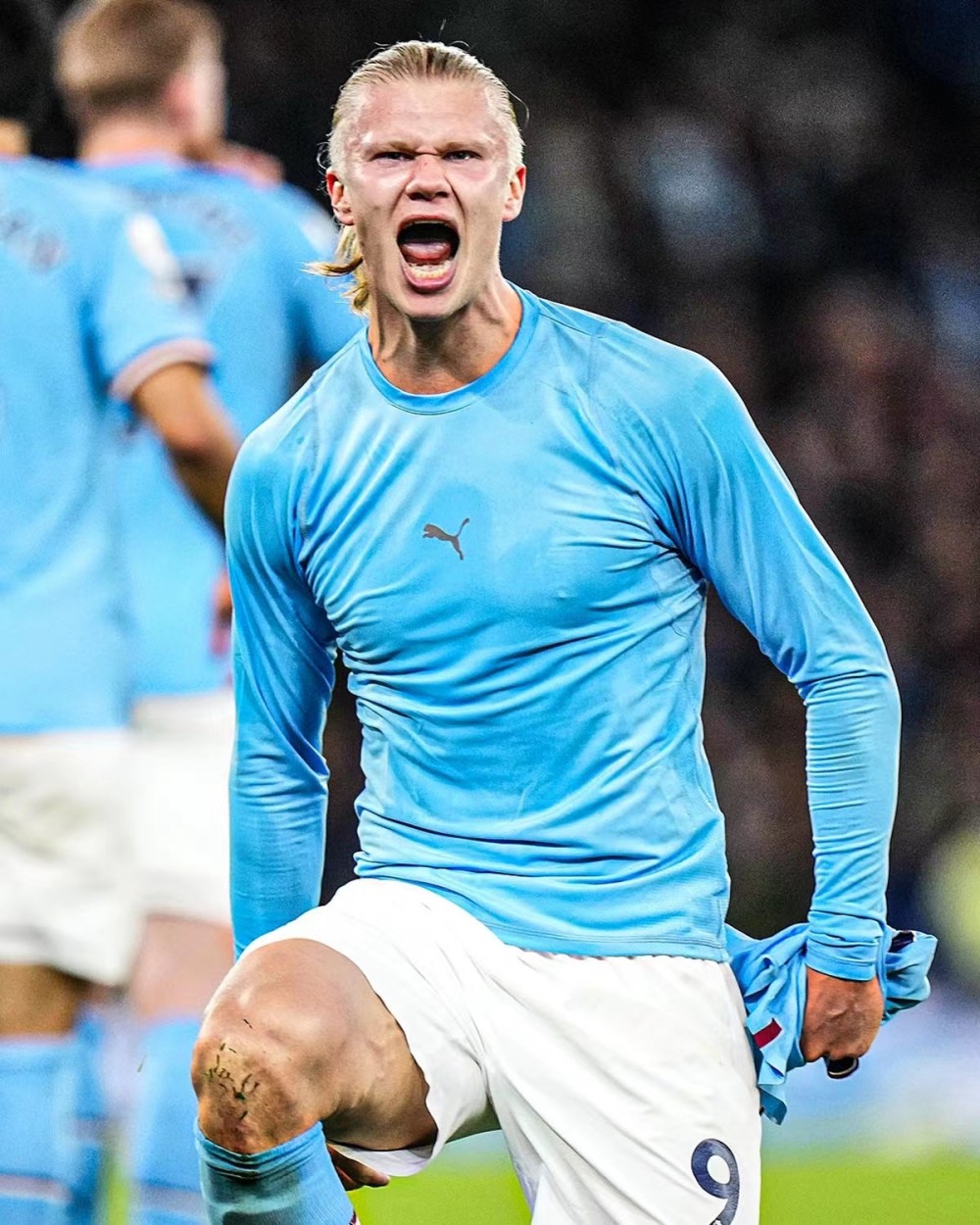 英超第18球哈兰德读秒绝杀后脱衣庆祝瓜帅嗨翻了振臂挥拳怒吼