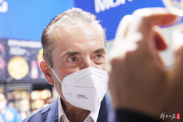 坐镇麦德龙展台 新上海人蔡天乐把握每一次进博会机遇_腾讯新闻