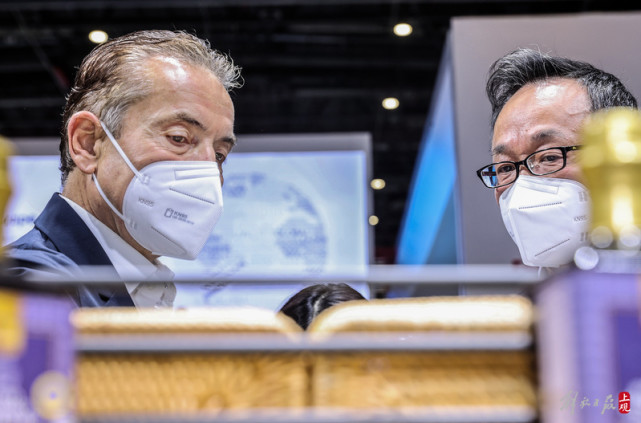 坐镇麦德龙展台 新上海人蔡天乐把握每一次进博会机遇_腾讯新闻