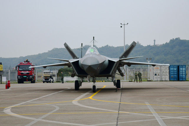 中国珠海航展,歼20战机首次地面展示,细节亮相