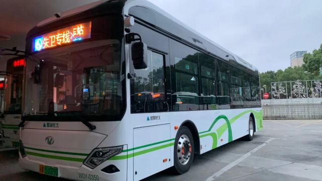 自金山203路,金山2路和莘金专线置换车辆后,金山巴士又一批新车到位.