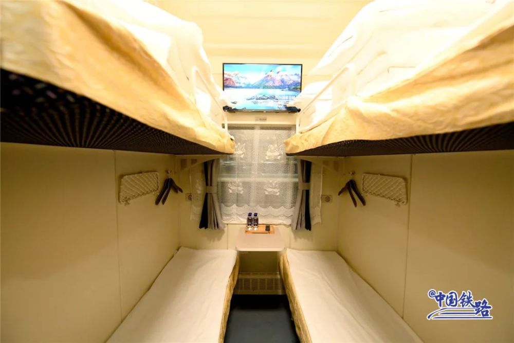 "熊猫专列"又上新!特色软卧,管家服务了解一下?_腾讯新闻