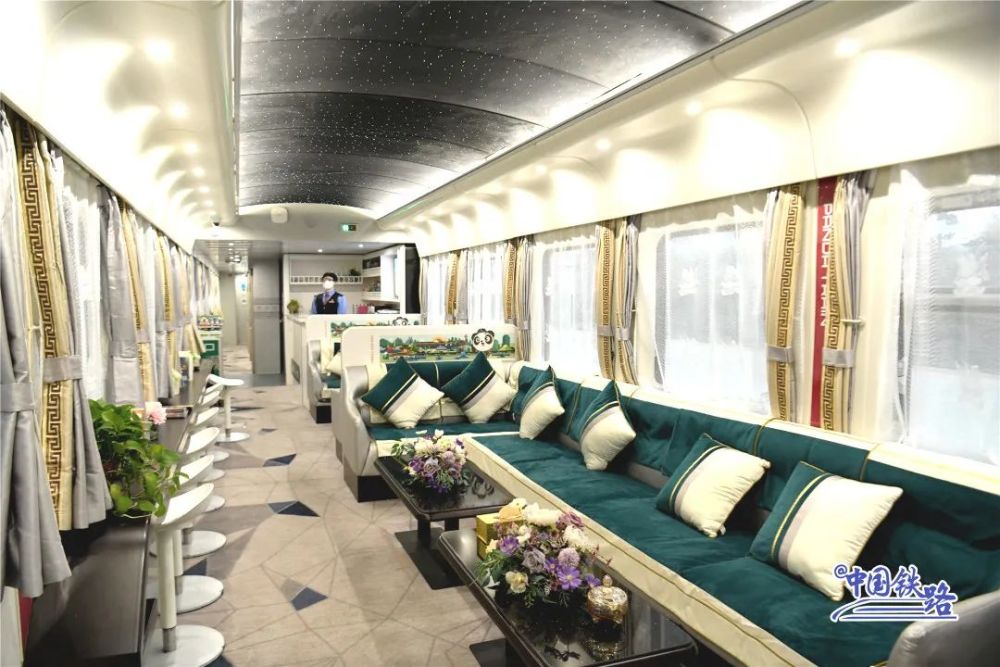 "熊猫专列"又上新!特色软卧,管家服务了解一下?_腾讯新闻