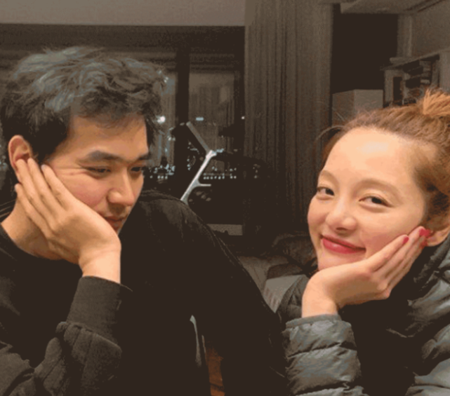 黄宝拉与金英勋举行婚礼,大伯河正宇及公公金容建到场祝贺