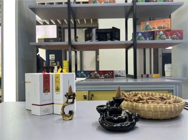 竹编走出国门由宜良竹编市级非遗传承人李加云创办的竹编工艺传习馆