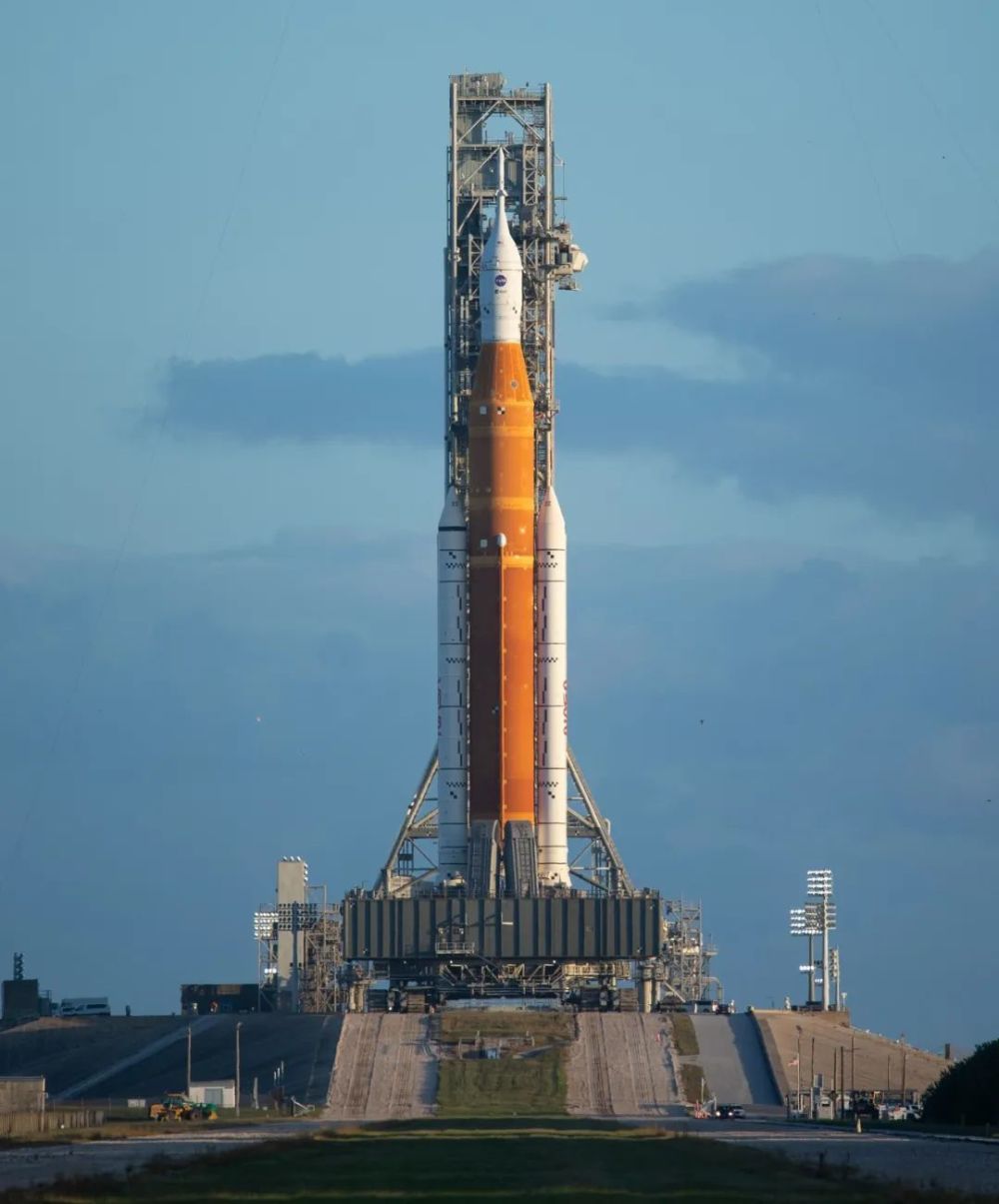 阿尔莫尼布鲁克斯火箭图片