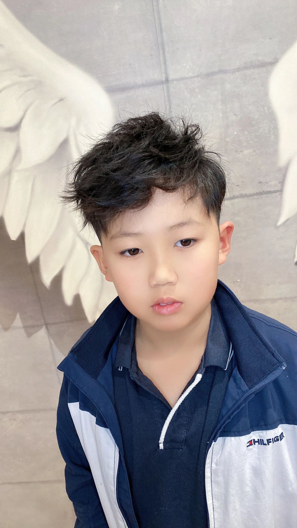 现在的小男孩在变帅的道路上,一点不输成人,烫发就是很好的证明,有