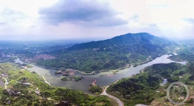 重庆铜梁巴岳山玄天湖旅游度假区目前,高庙坝旅游度假区游乐接待设施