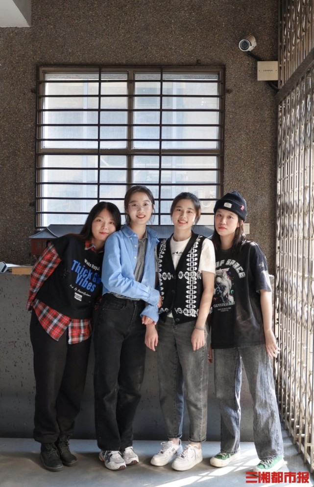 全寝保研!她们一起努力"筑"就最优秀的自己!