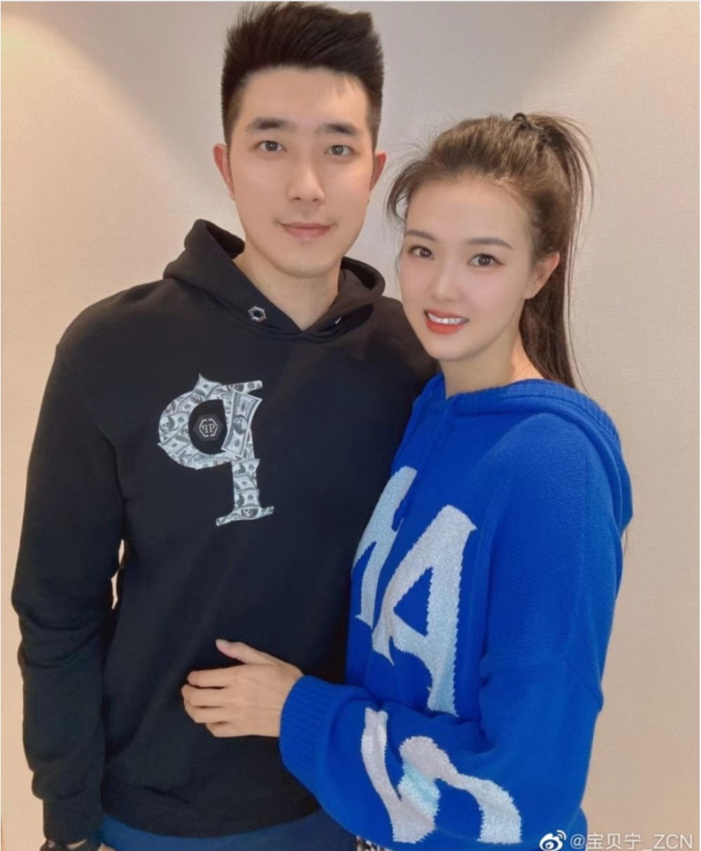 吴冠希为张常宁南京办生日宴,1米95宝宝化淡妆小鸟依人