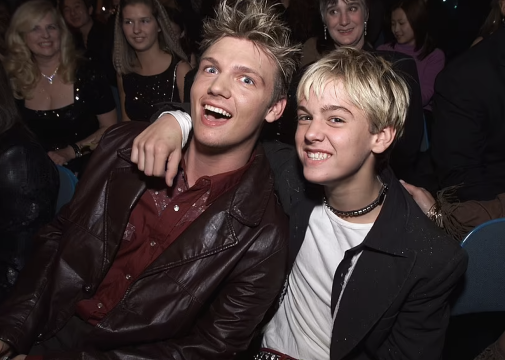 童星亚伦卡特陈尸家中,哥哥尼克卡特发声哀悼,透露弟弟真正死因