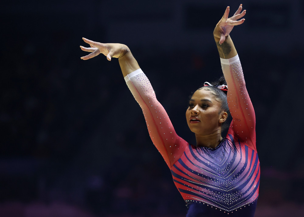 11月6日,英国选手杰西卡·加迪洛娃在比赛中,最终她获得冠军.