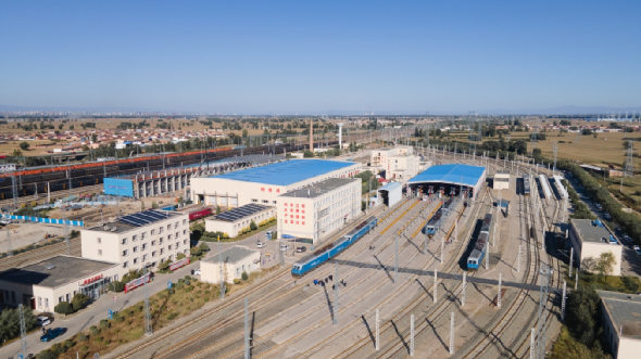 唐包铁路日均开行36列万吨煤炭列车 保障电煤运输_腾讯新闻