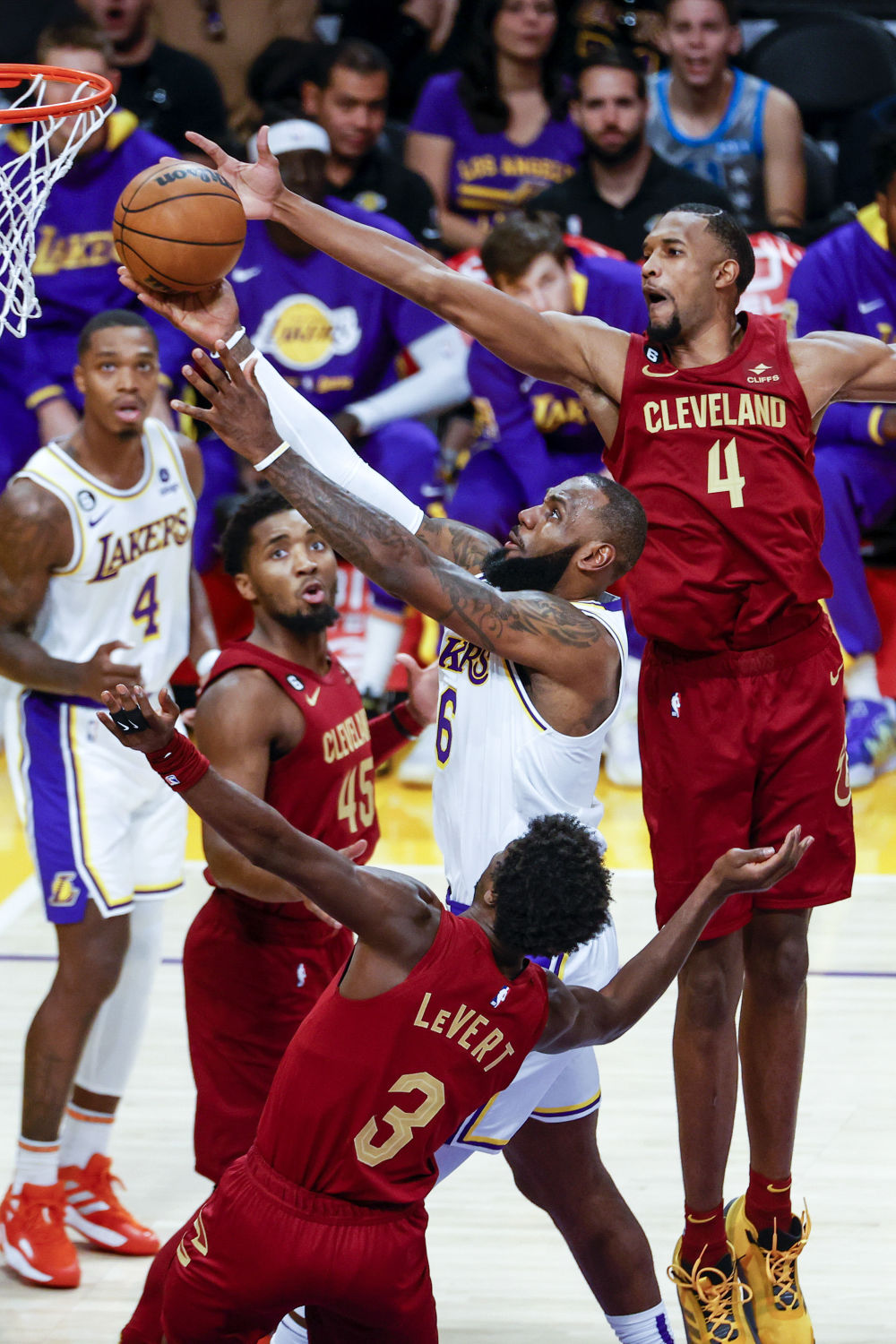 (体育)篮球——nba常规赛:骑士胜湖人_腾讯新闻