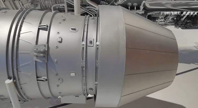 但是惊喜不止于此,中国航发集团,首次公开展示了两款推力矢量发动机