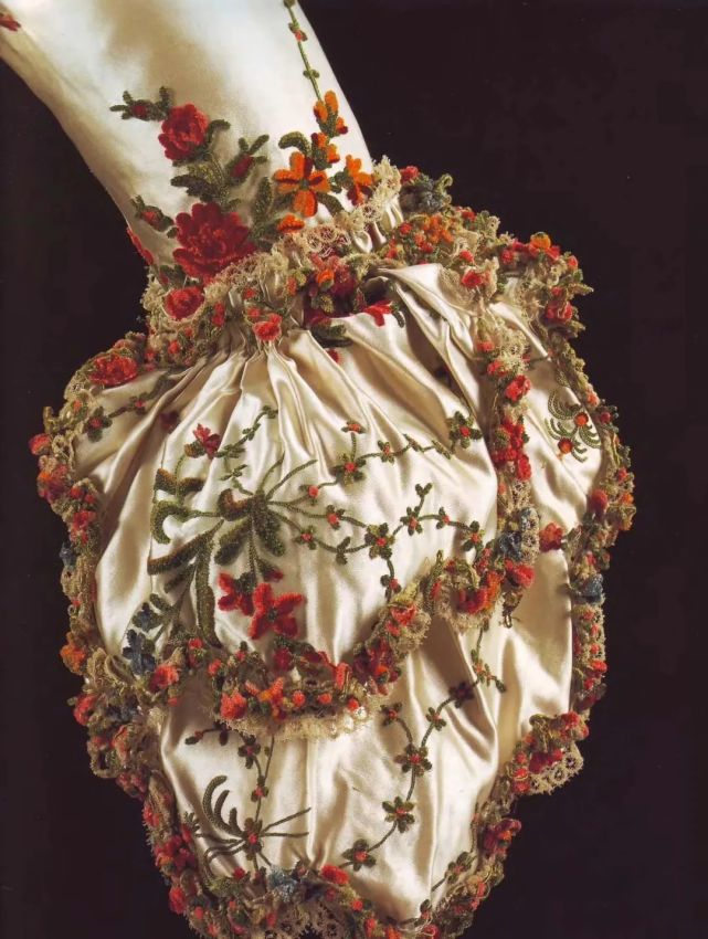 18世纪欧洲洛可可礼服时装细节