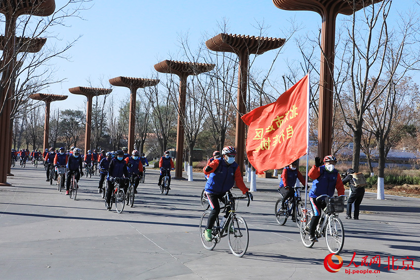 组图：自行车骑游大会在延庆举办骑游者感受世园美景