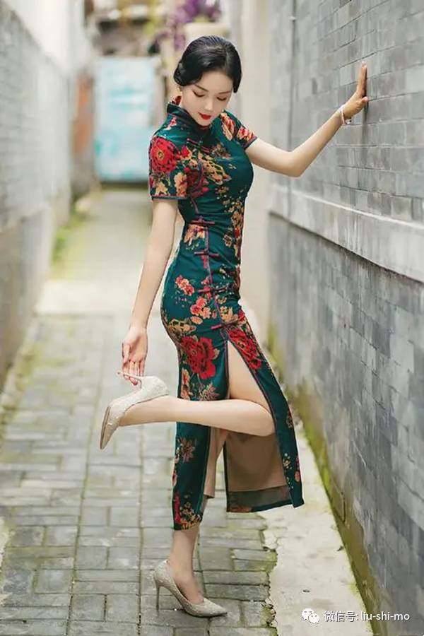 穿旗袍拍照姿势旅游拍照的摆法(穿旗袍拍照姿势旅游拍照的摆法是什么)