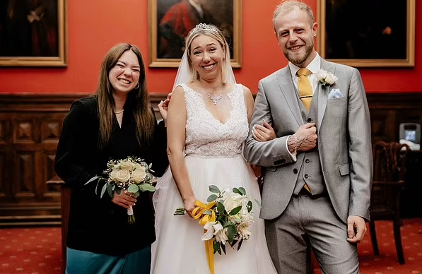 英国28岁男子迎娶37岁乌克兰难民，称用谷歌翻译向她求爱