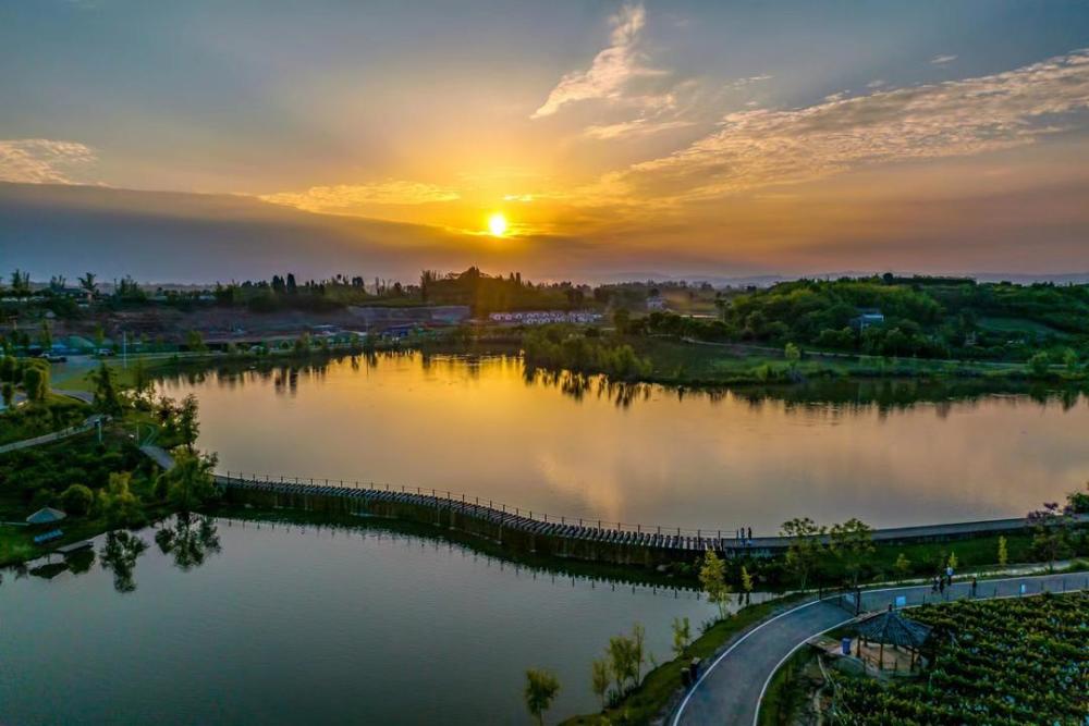 如果你还没有做好选择,那就来位于内江威远界牌镇桥凼村的康桥恬园吧!