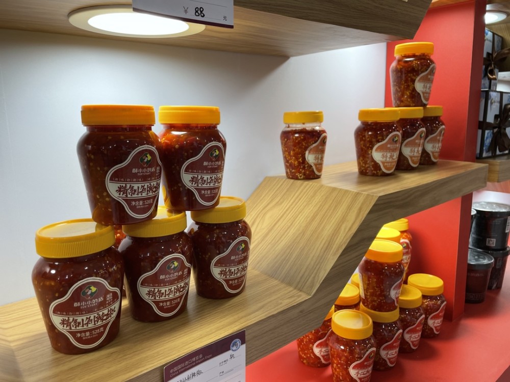 长沙黄兴路步行街搬到上海进博会掀起湖南伴手礼热