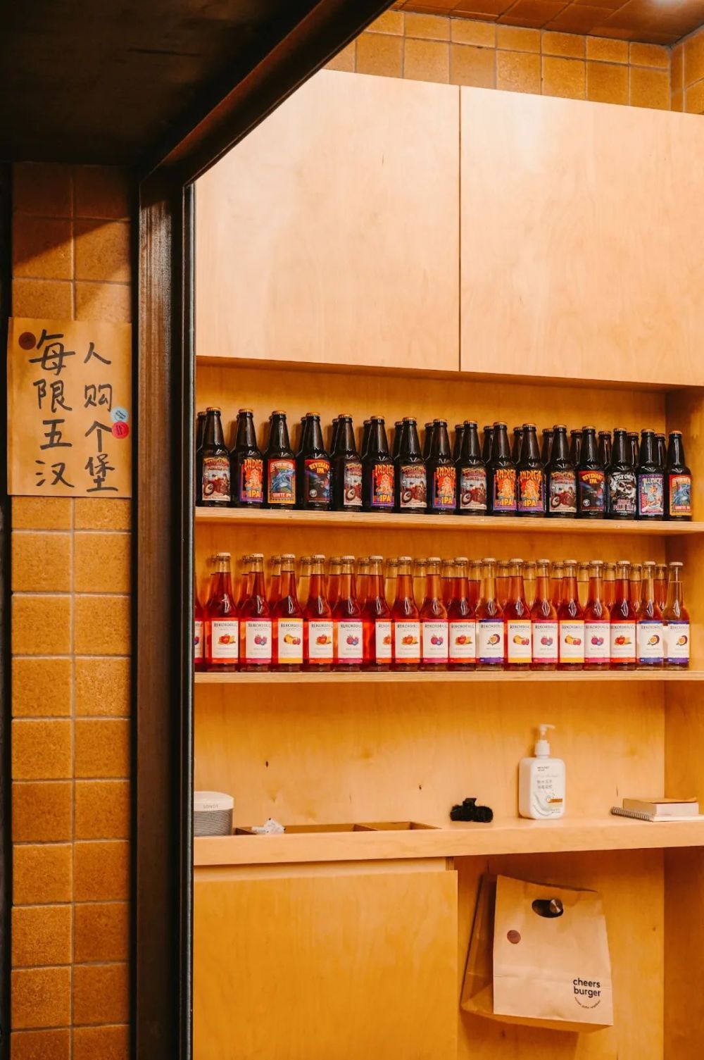 一家漢堡店引發的熱議，上海年輕人就喜歡坐馬路邊？廣東珠三角樞紐機場最新消息