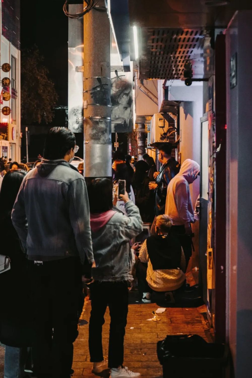 一家漢堡店引發的熱議，上海年輕人就喜歡坐馬路邊？廣東珠三角樞紐機場最新消息