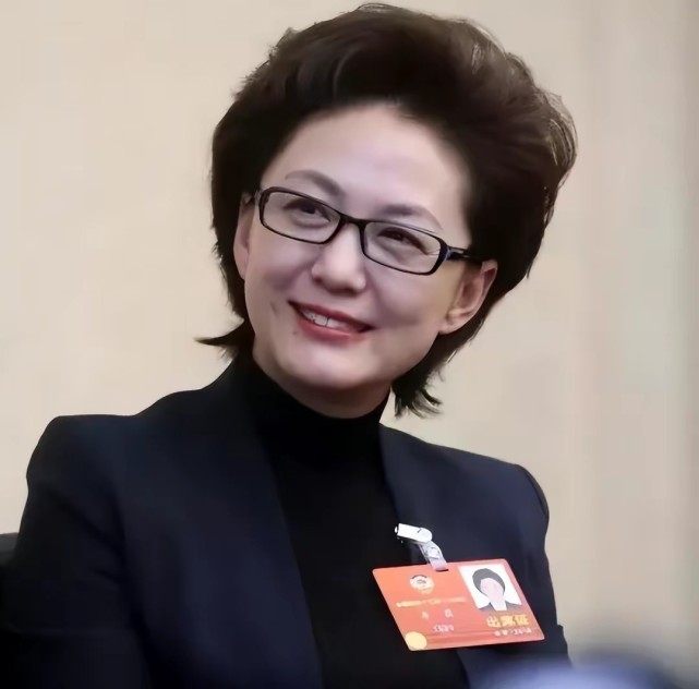 主持人海霞新身份曝光,缺席《新闻联播》5个月,她在忙什么?