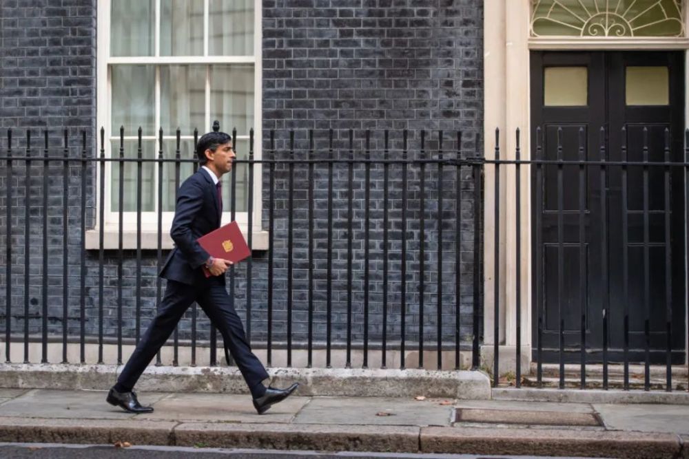 英国新首相1米67身高像1米8，小个男人显高全靠穿衣？沪教版初中英语教材pdf