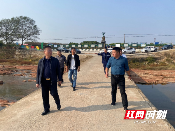 2022年11月8日,溆浦县河长办常务副主任,水利局局长何国发深入桥江镇